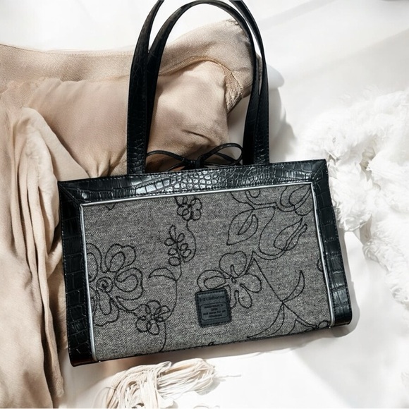 Liz Claiborne Handbags - VINTAGE WOOL Liz Claiborne Black/ Gray Embroidered Purse Handbag